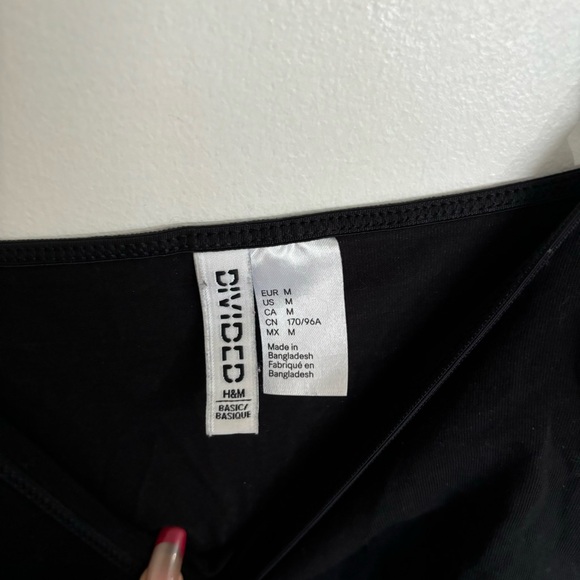 4 tank top bundle $28 - Picture 6 of 8